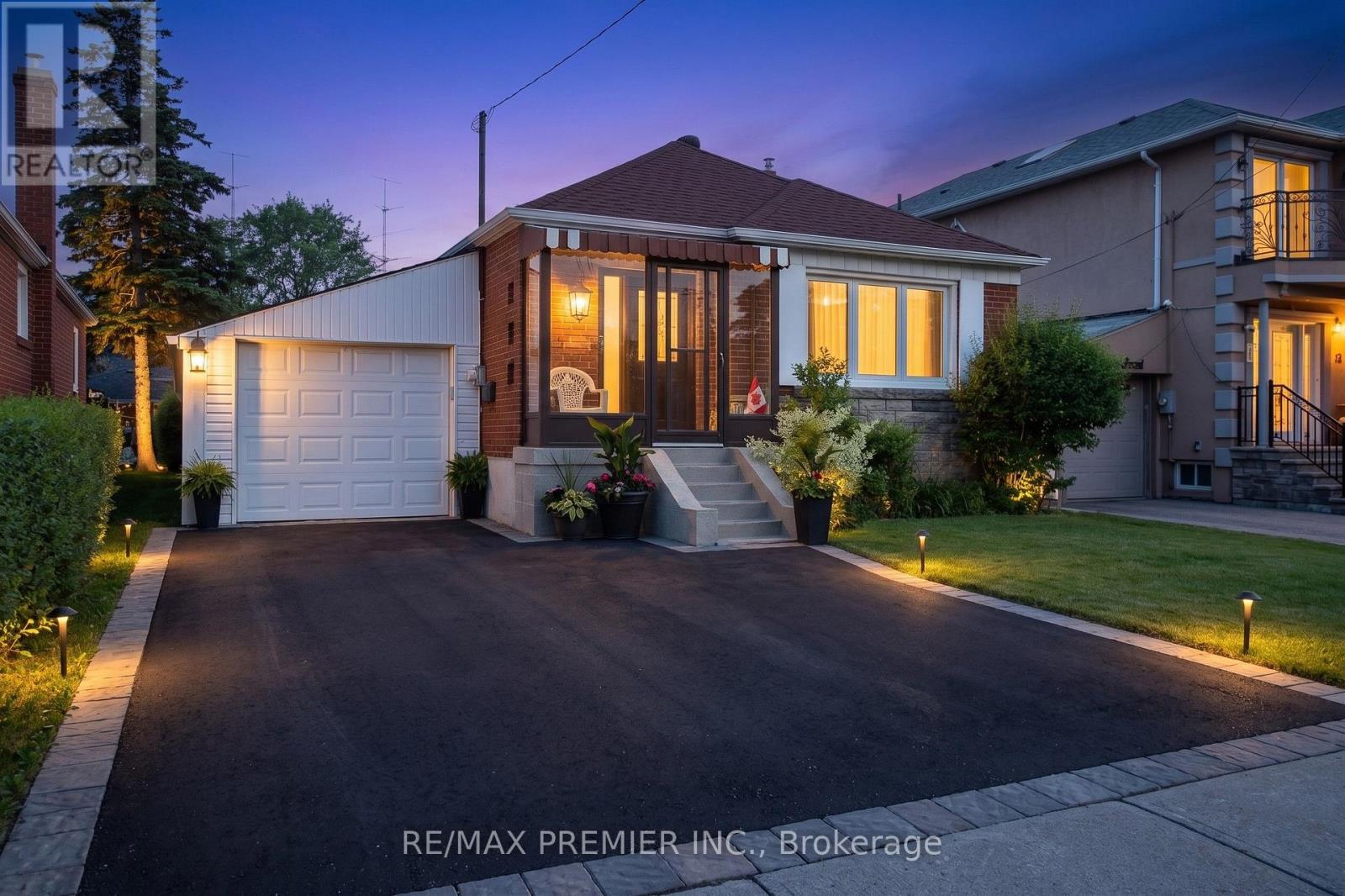 Main - 938 Kennedy Road, Toronto, Ontario  M1L 2G3 - Photo 2 - E13012566