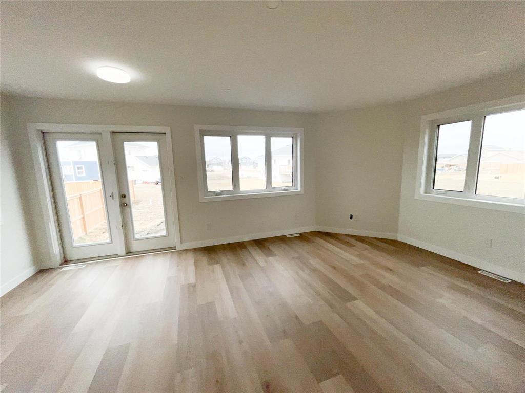 54 Feathertail Way, New Bothwell, Manitoba  X0X 0X0 - Photo 3 - 202607456