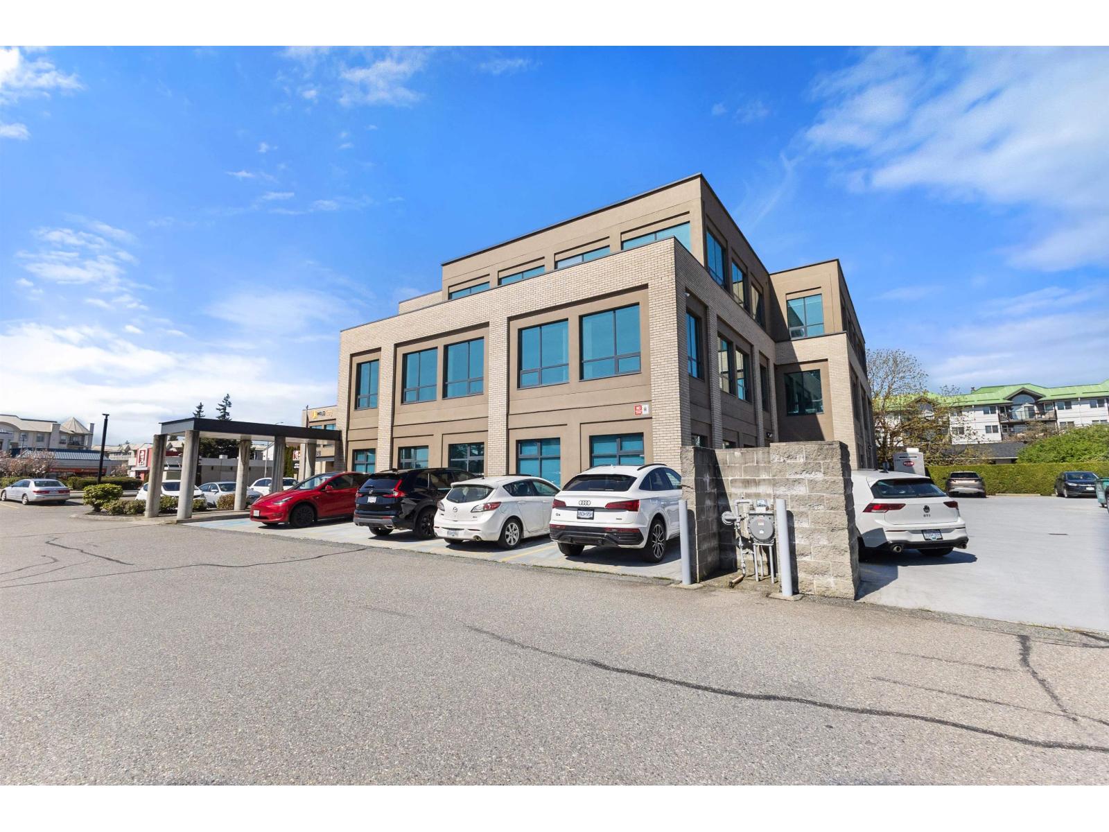 201 2692 Clearbrook Road, Abbotsford, British Columbia  V2T 2Y8 - Photo 3 - C8074387