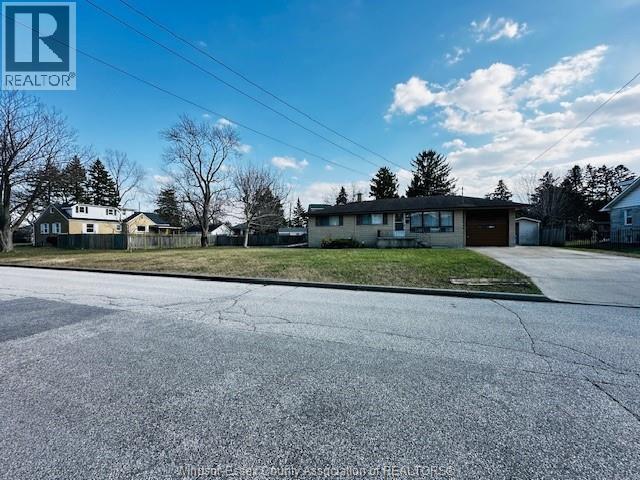 921 Kennedy Drive West, Windsor, Ontario  N9G 1T2 - Photo 2 - 26007975