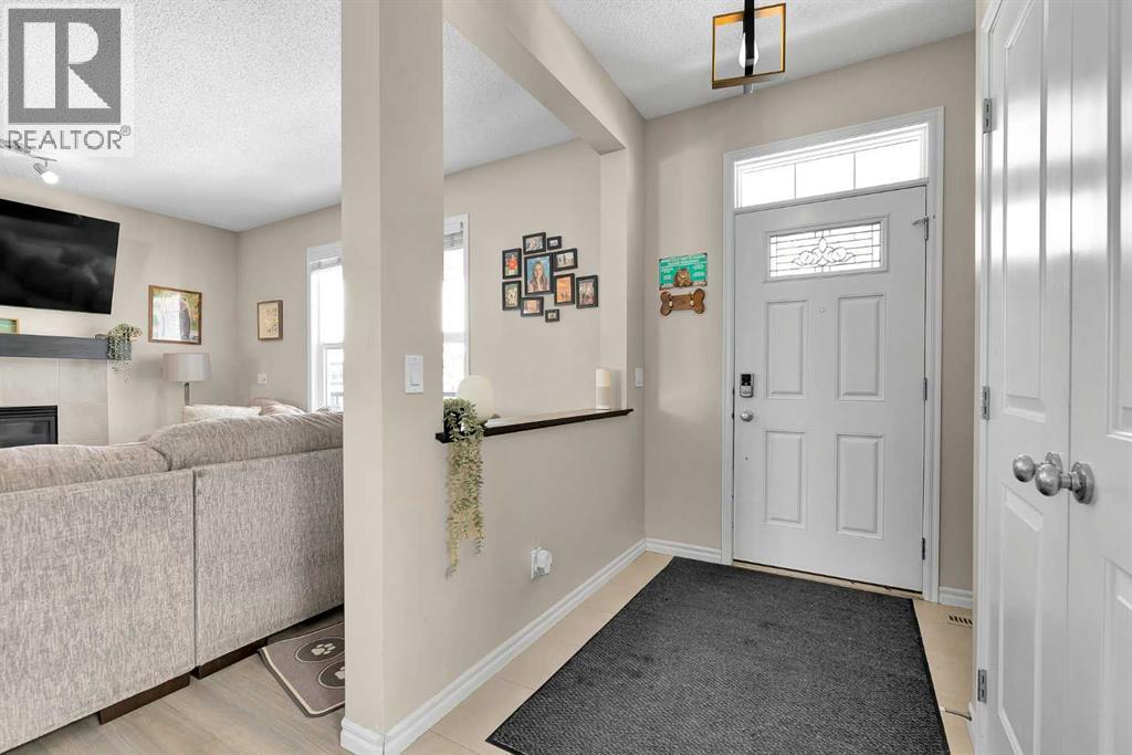 151 Heritage Drive, Cochrane, Alberta  T4C 0Y3 - Photo 7 - A2298031