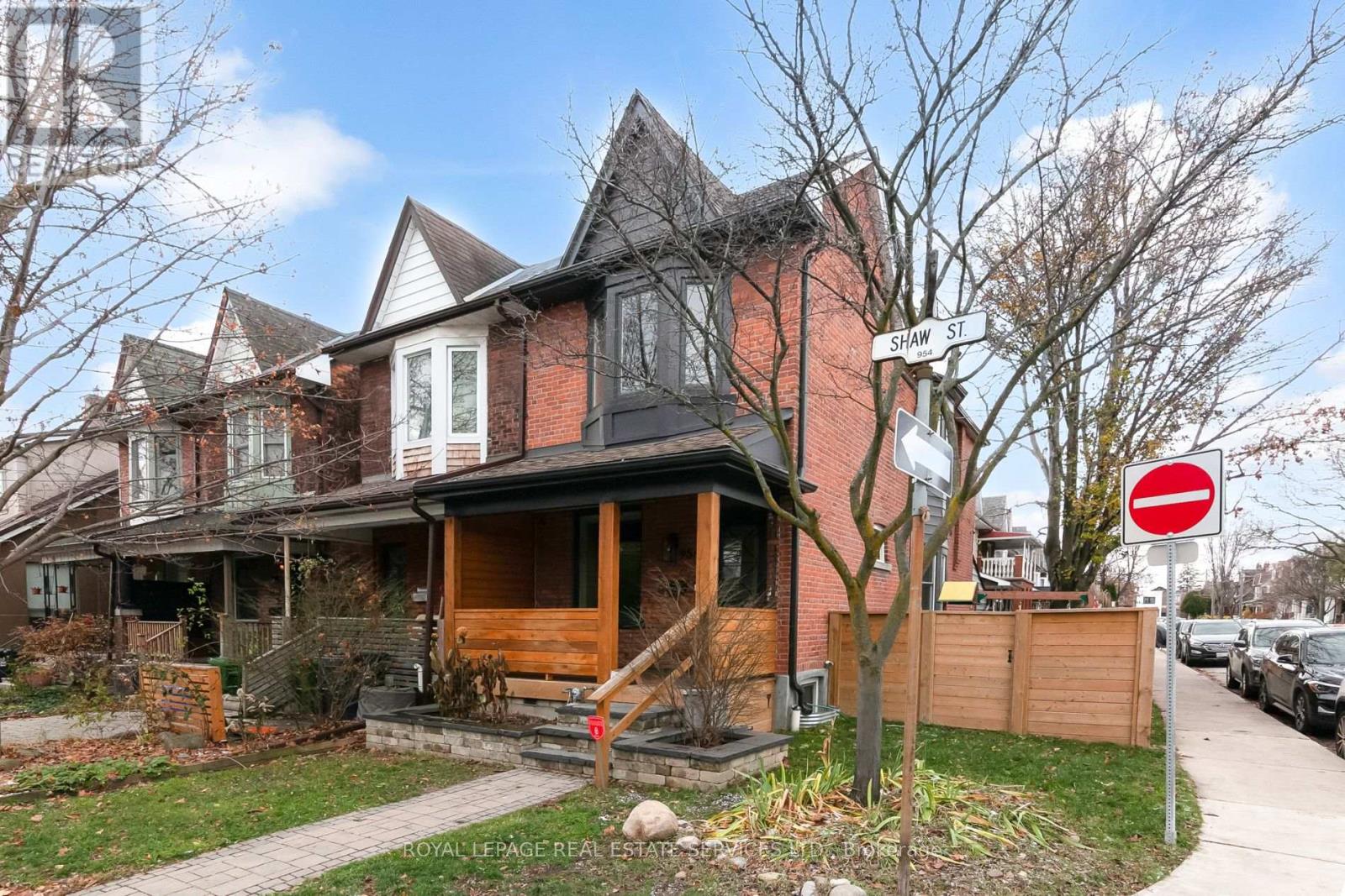954 Shaw Street, Toronto, Ontario  M6G 3M6 - Photo 2 - W13012524