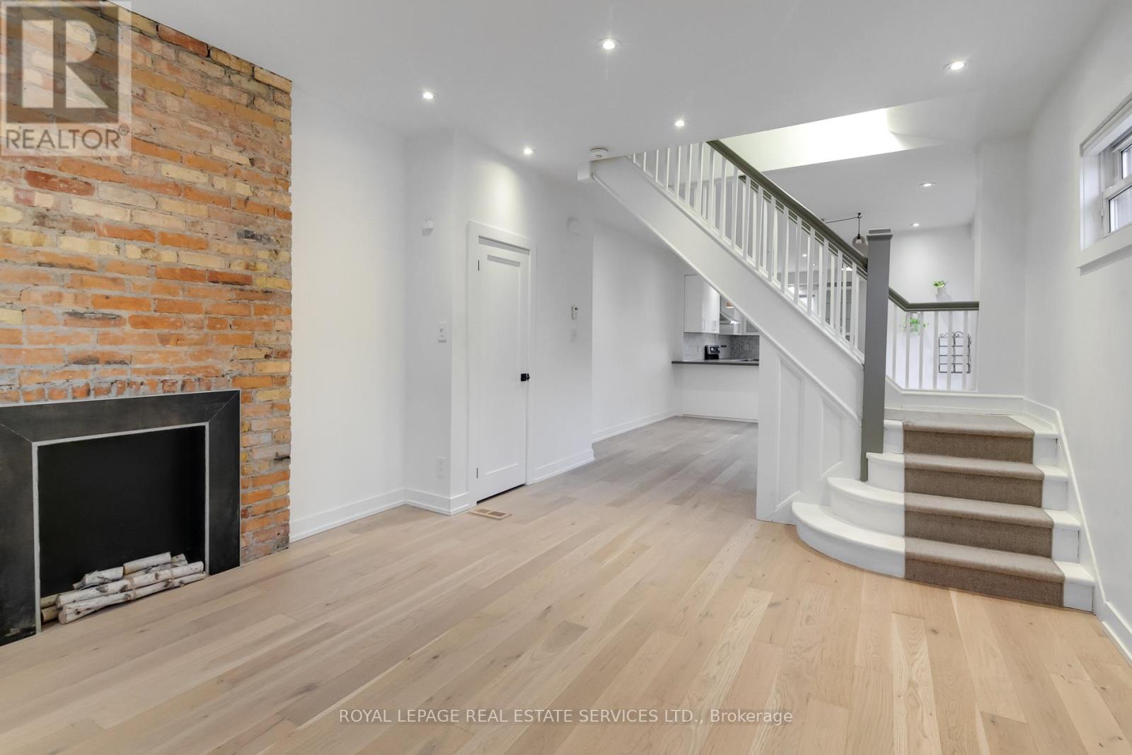 954 Shaw Street, Toronto, Ontario  M6G 3M6 - Photo 3 - W13012524