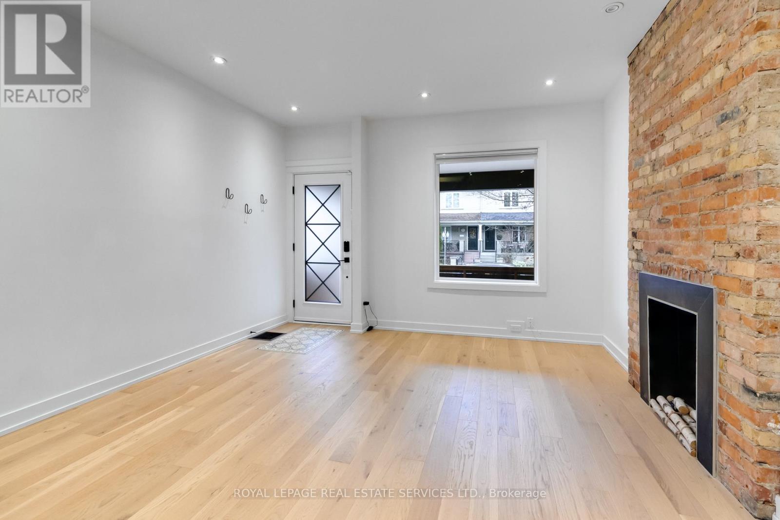 954 Shaw Street, Toronto, Ontario  M6G 3M6 - Photo 5 - W13012524