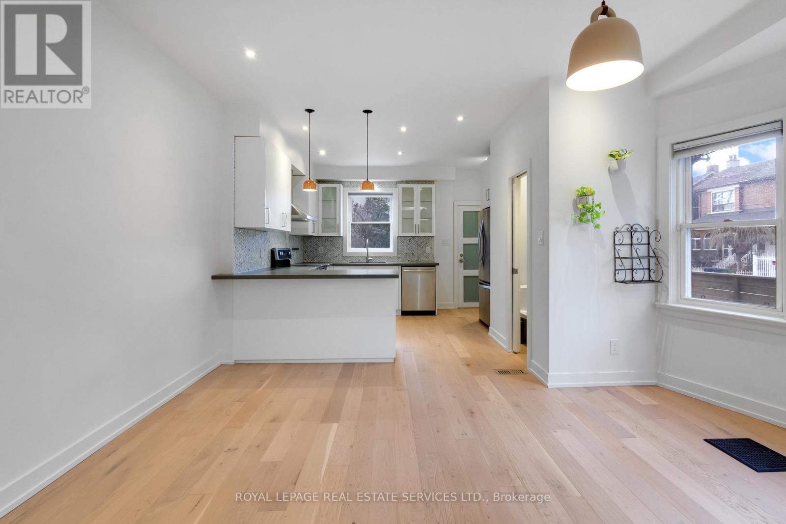 954 Shaw Street, Toronto, Ontario  M6G 3M6 - Photo 7 - W13012524