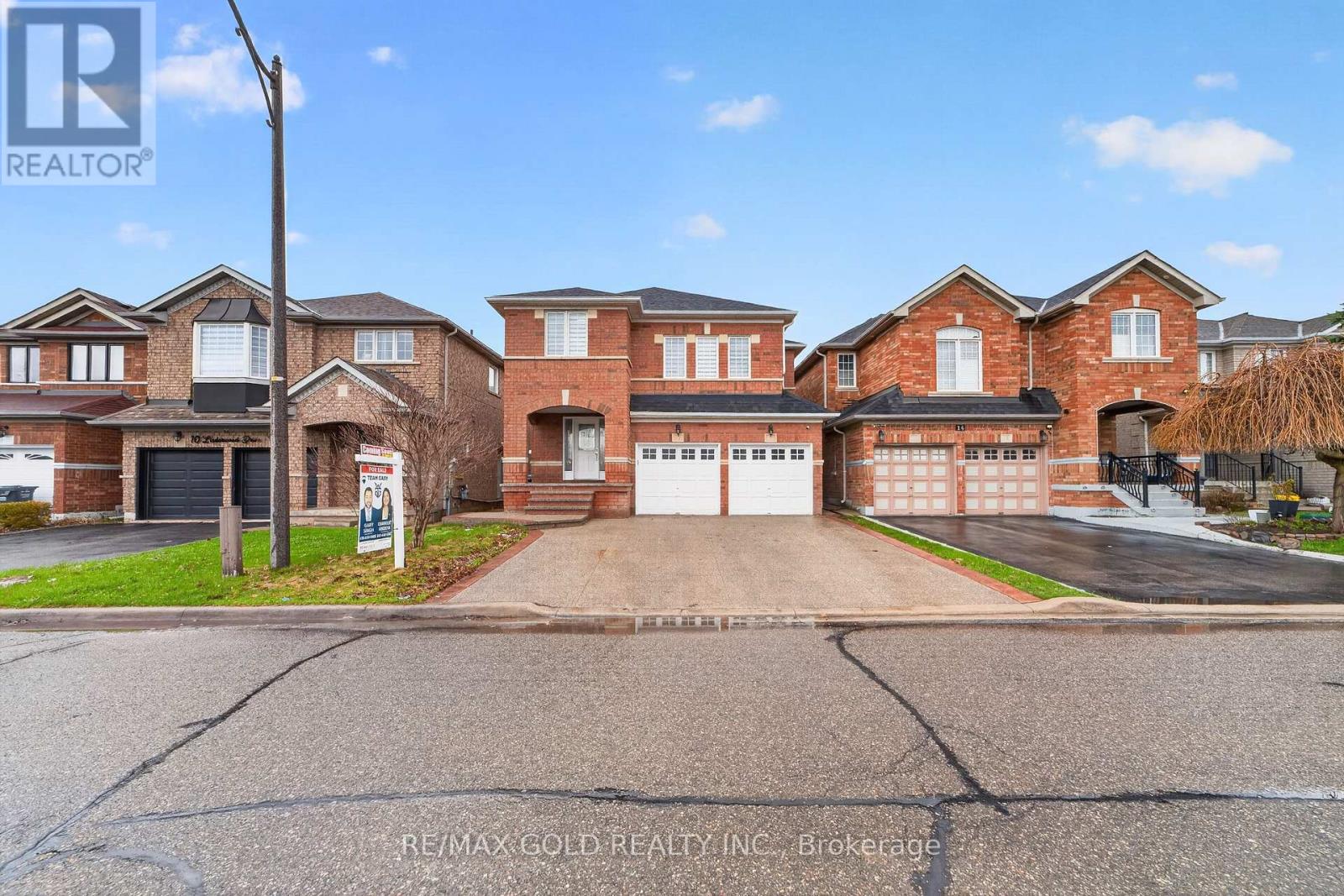 12 Linderwood Drive W, Brampton, Ontario  L7A 1R7 - Photo 2 - W13012534