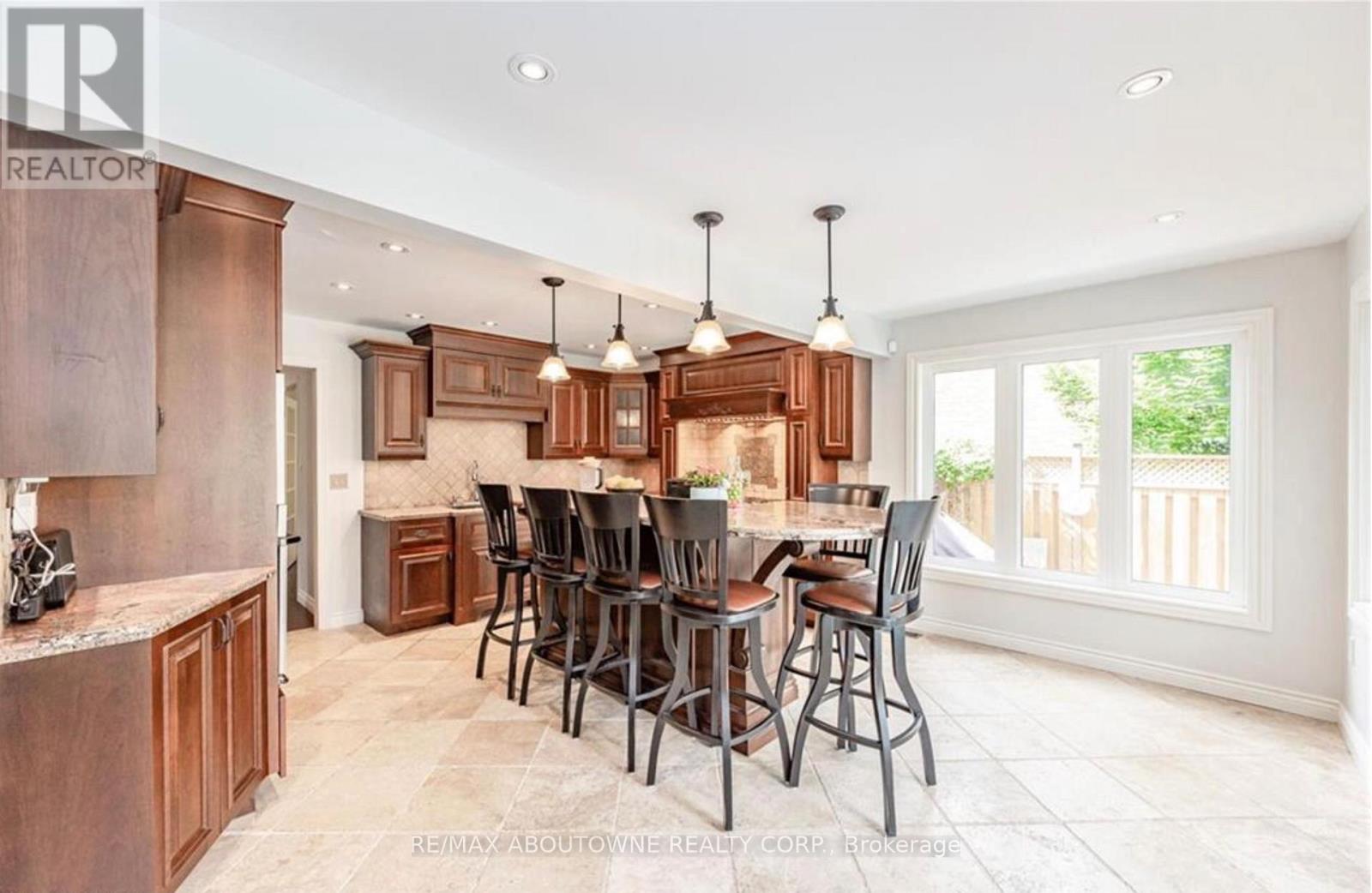 500 Blenheim Crescent, Oakville, Ontario  L6J 6P7 - Photo 10 - W13012546