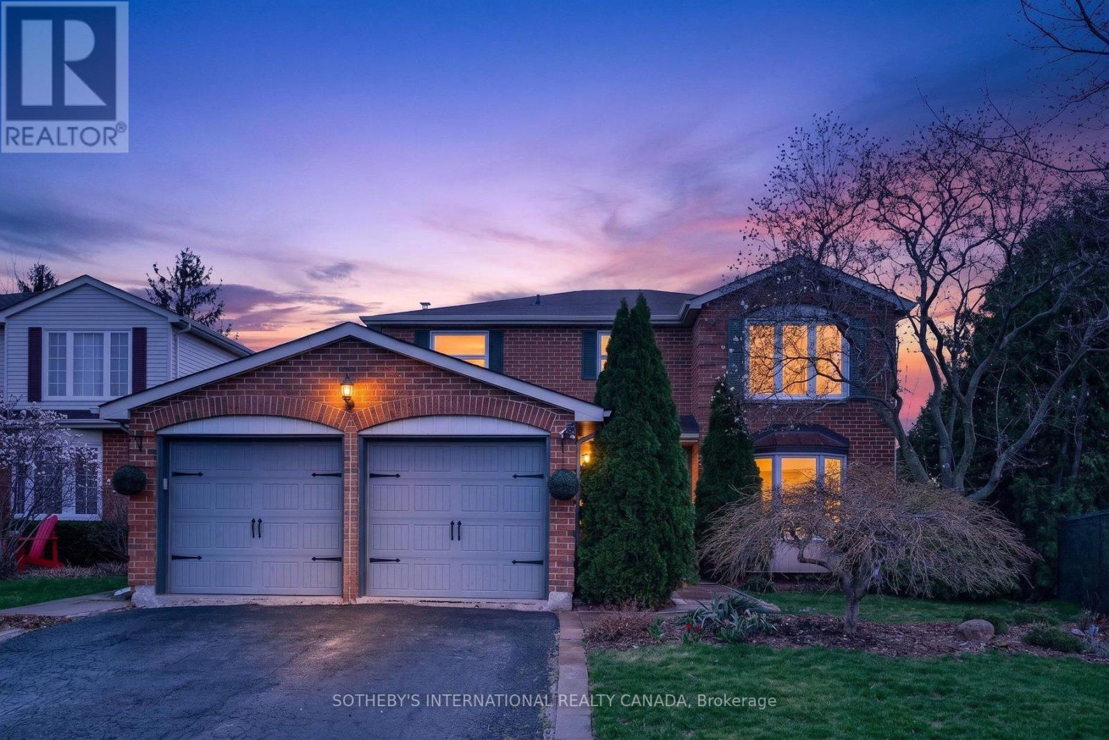 2163 WINDING WAY, Burlington, Ontario