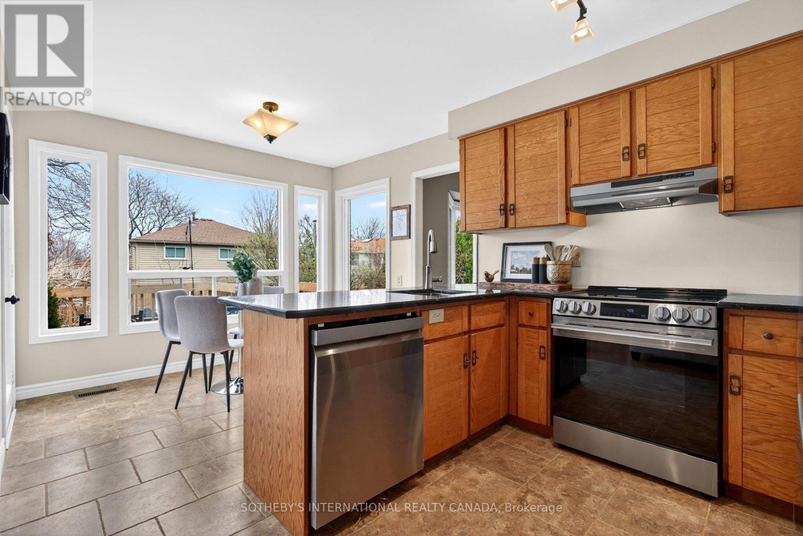 2163 Winding Way, Burlington, Ontario  L7M 2X2 - Photo 9 - W13012568