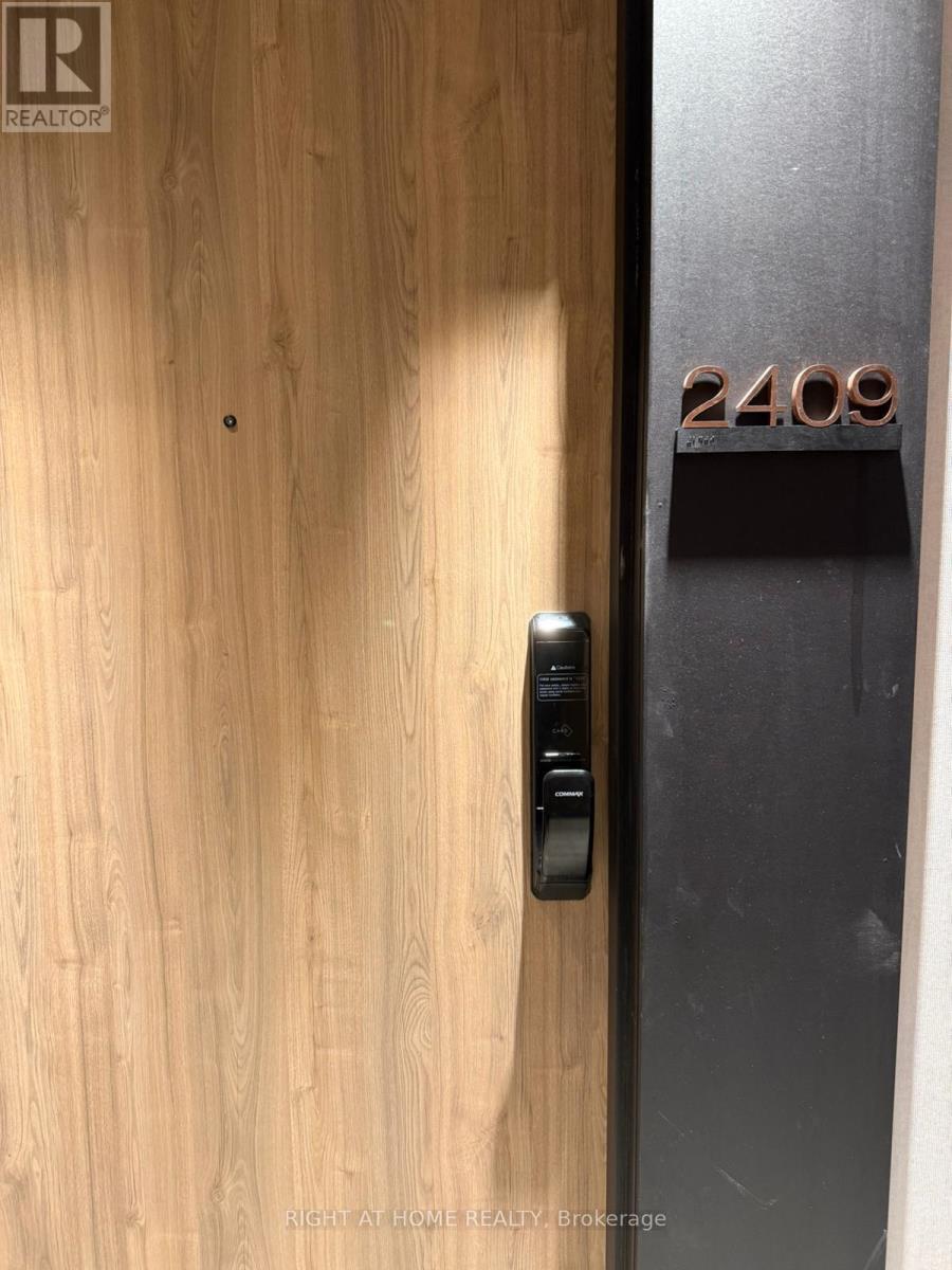 2409 - 1 Fairview Road, Mississauga, Ontario  L5A 0B4 - Photo 2 - W13012576