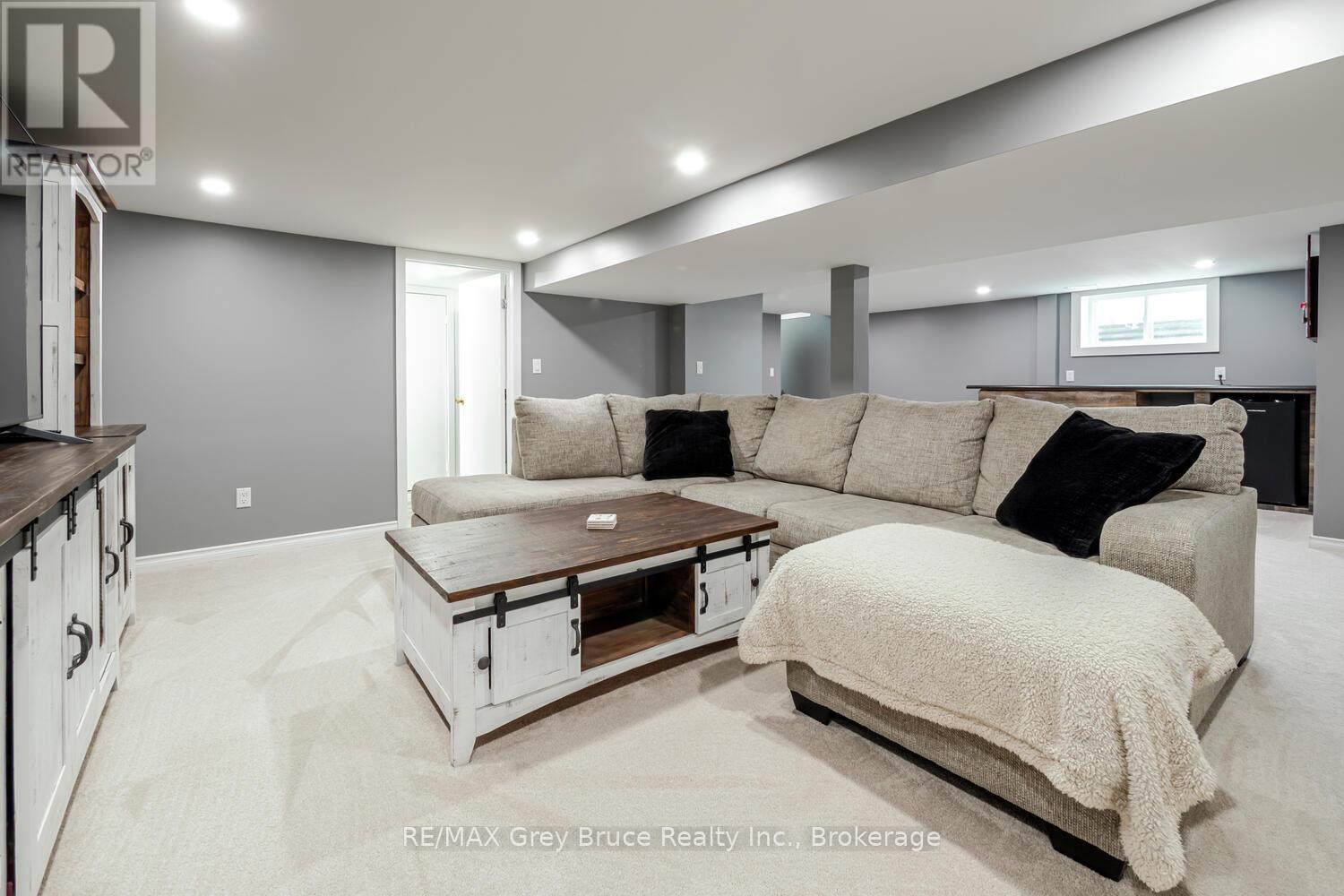 105 John Street, Georgian Bluffs, Ontario  N0H 2T0 - Photo 28 - X12909378