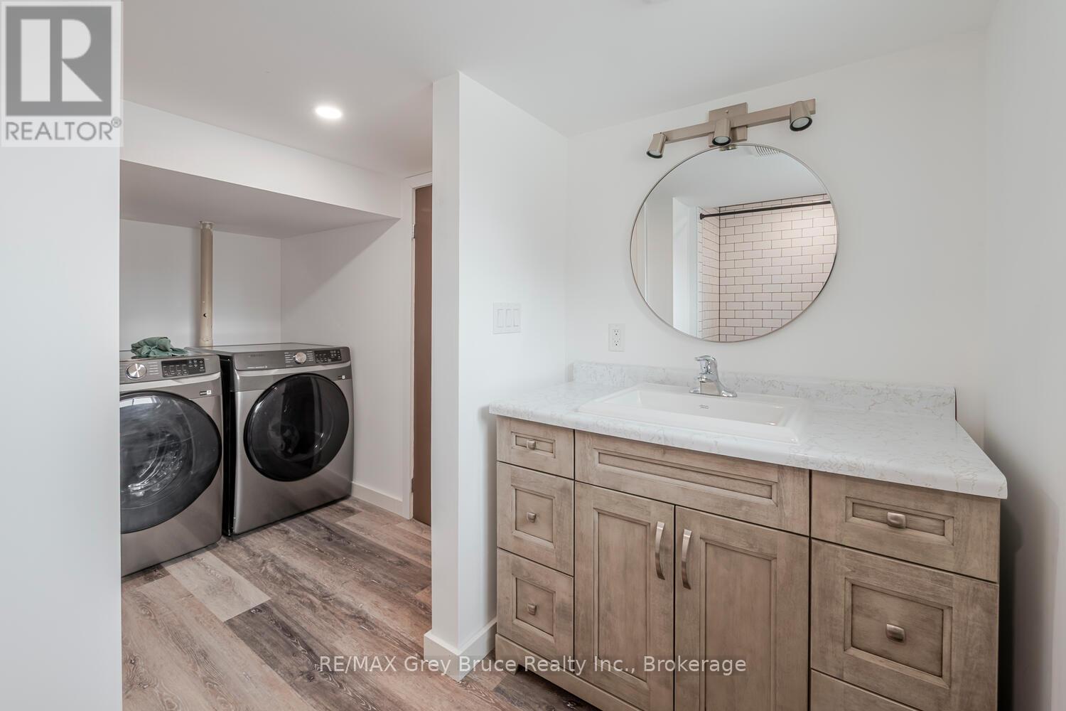 105 John Street, Georgian Bluffs, Ontario  N0H 2T0 - Photo 33 - X12909378