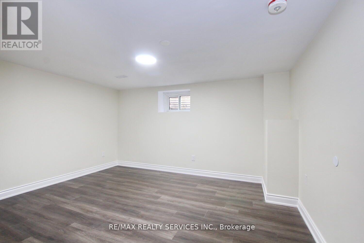 32 Sanford Crescent, Brampton, Ontario  L6X 2C3 - Photo 5 - W13010124