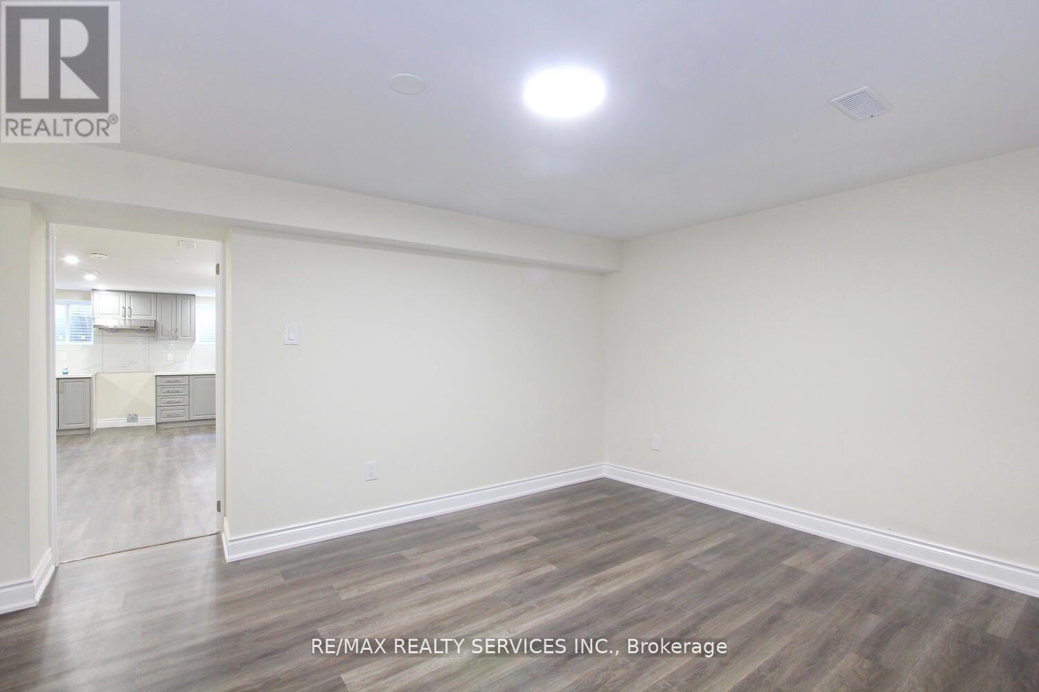 32 Sanford Crescent, Brampton, Ontario  L6X 2C3 - Photo 6 - W13010124