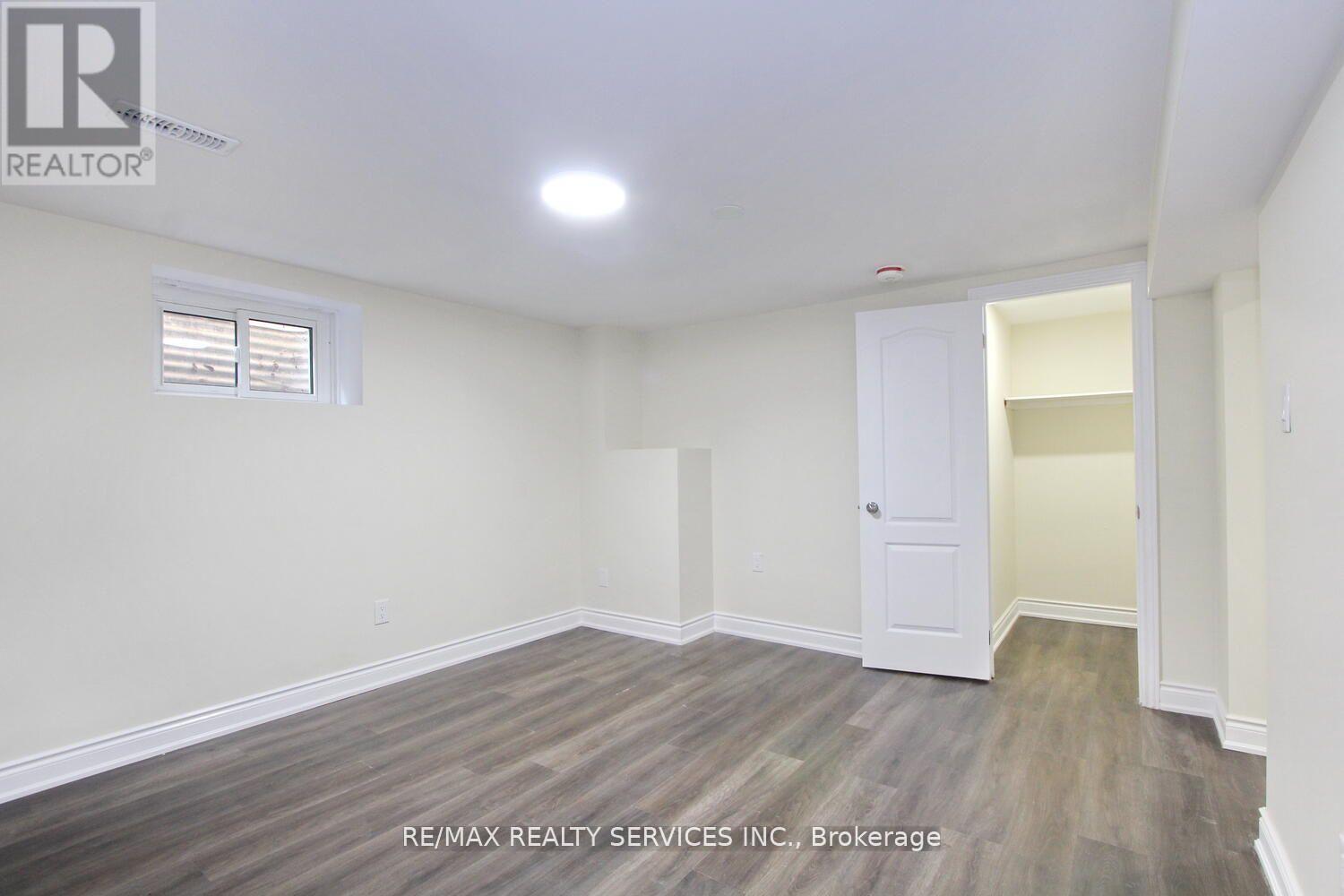 32 Sanford Crescent, Brampton, Ontario  L6X 2C3 - Photo 7 - W13010124