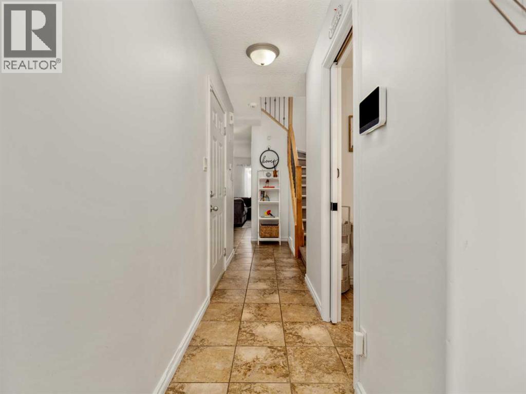 244 Kodiak Boulevard N, Lethbridge, Alberta  T1H 3P6 - Photo 3 - A2294079