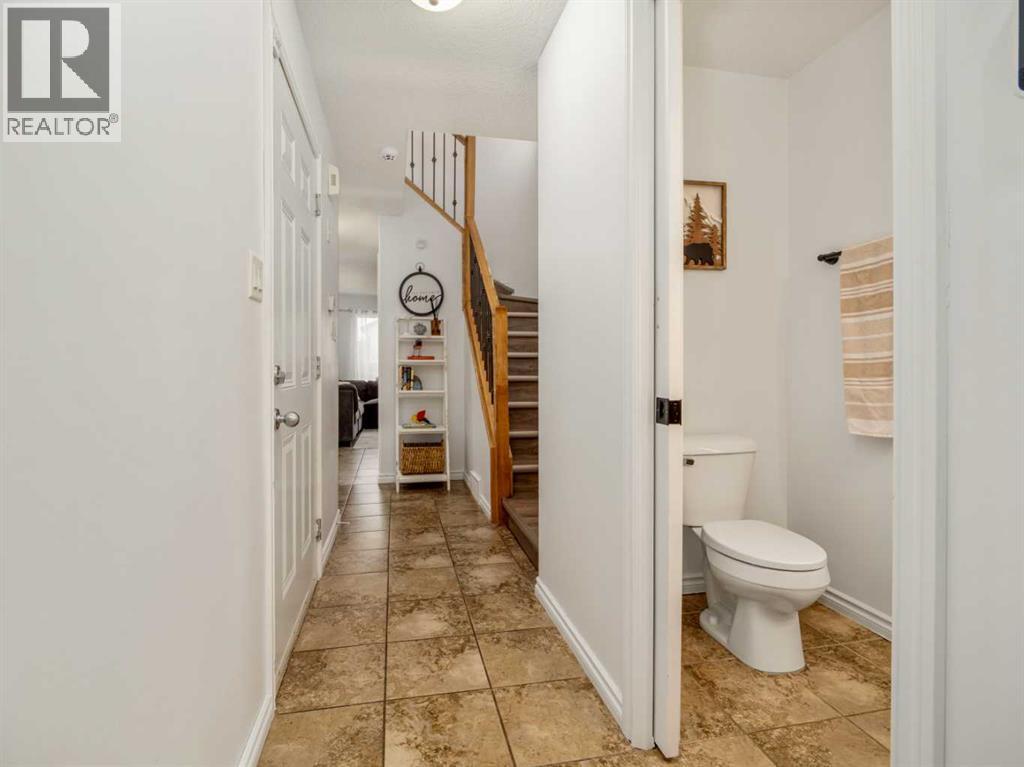 244 Kodiak Boulevard N, Lethbridge, Alberta  T1H 3P6 - Photo 5 - A2294079