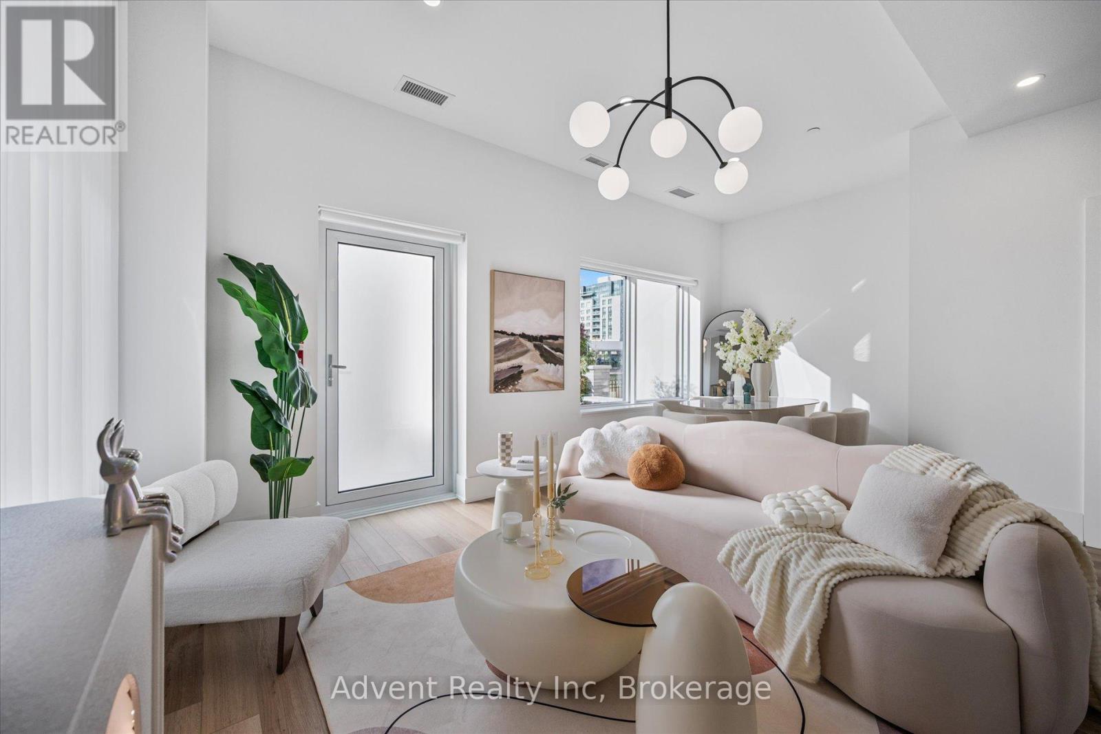 127w - 8 Cedarland Drive, Markham, Ontario  L6G 0H4 - Photo 5 - N12725984