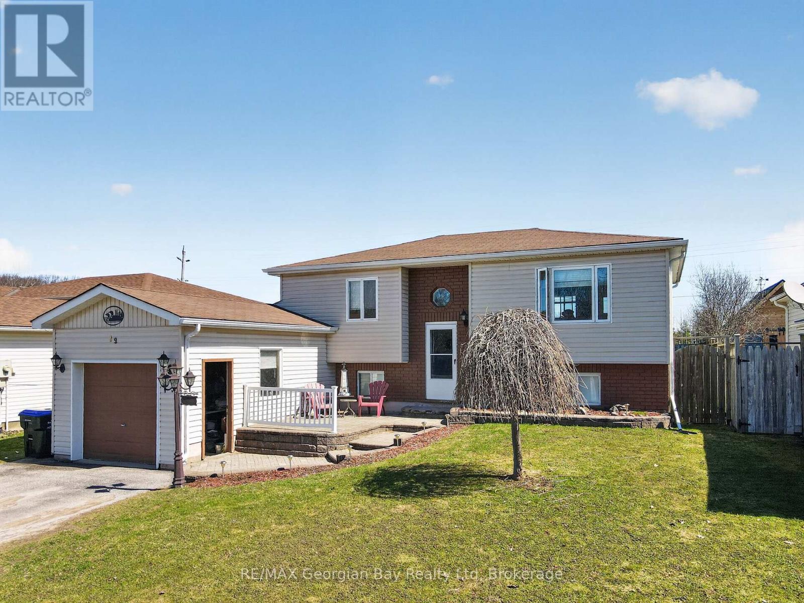 19 Mercer Crescent, Penetanguishene, Ontario  L9M 1W3 - Photo 2 - S13012822