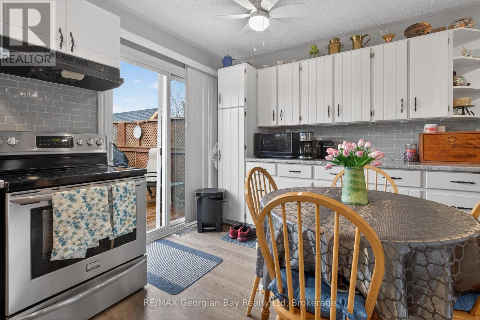 19 Mercer Crescent, Penetanguishene, Ontario  L9M 1W3 - Photo 8 - S13012822