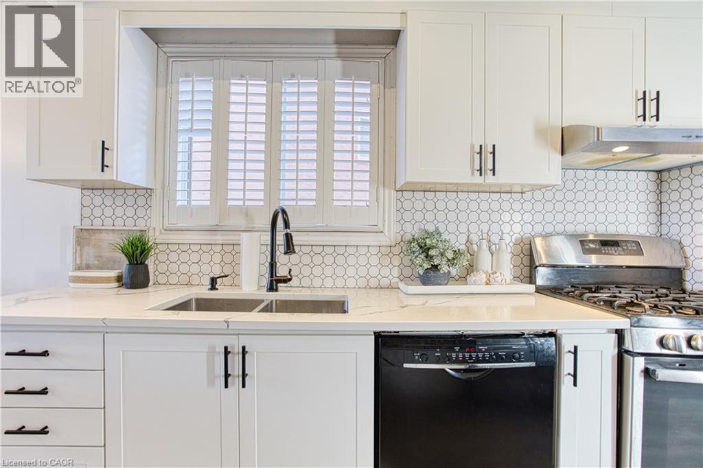 39 Regis Court, Stoney Creek, Ontario  L8E 4M8 - Photo 8 - 40821866