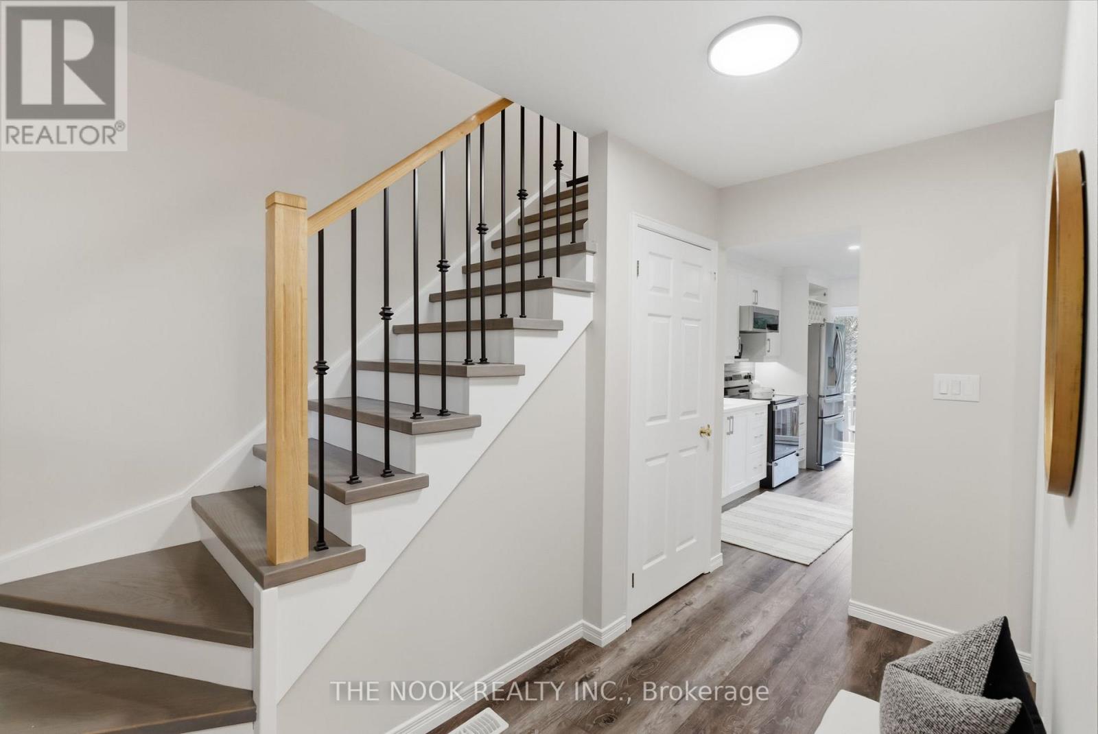 43 Short Crescent, Clarington, Ontario  L1E 2Z5 - Photo 5 - E13012716