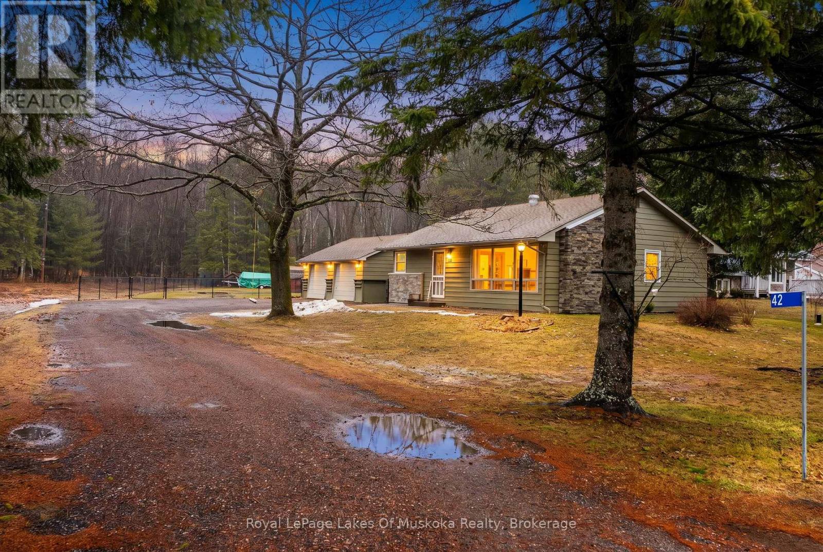 42 RIVERSIDE DRIVE, Huntsville, Ontario