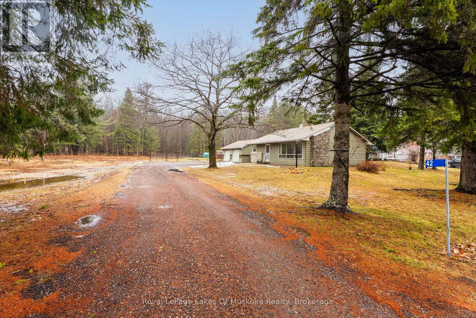 42 Riverside Drive, Huntsville, Ontario  P1H 1R6 - Photo 2 - X13012948