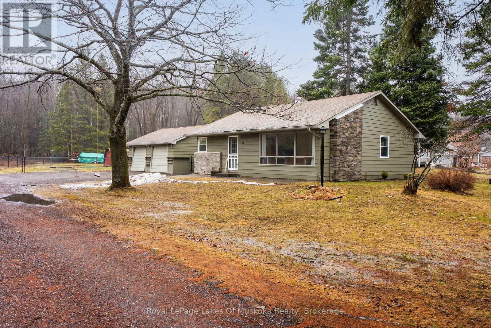 42 Riverside Drive, Huntsville, Ontario  P1H 1R6 - Photo 28 - X13012948