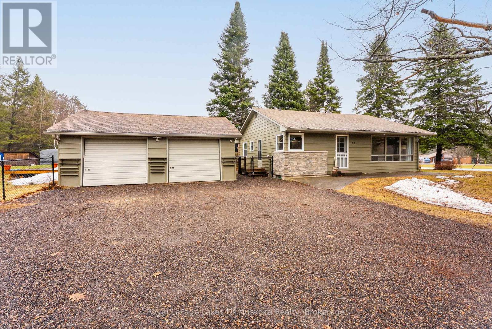 42 Riverside Drive, Huntsville, Ontario  P1H 1R6 - Photo 3 - X13012948