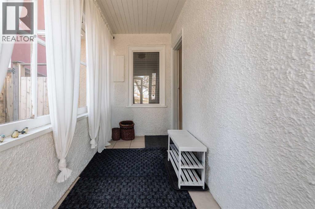 618 9 Street S, Lethbridge, Alberta  T1J 2L4 - Photo 3 - A2299083