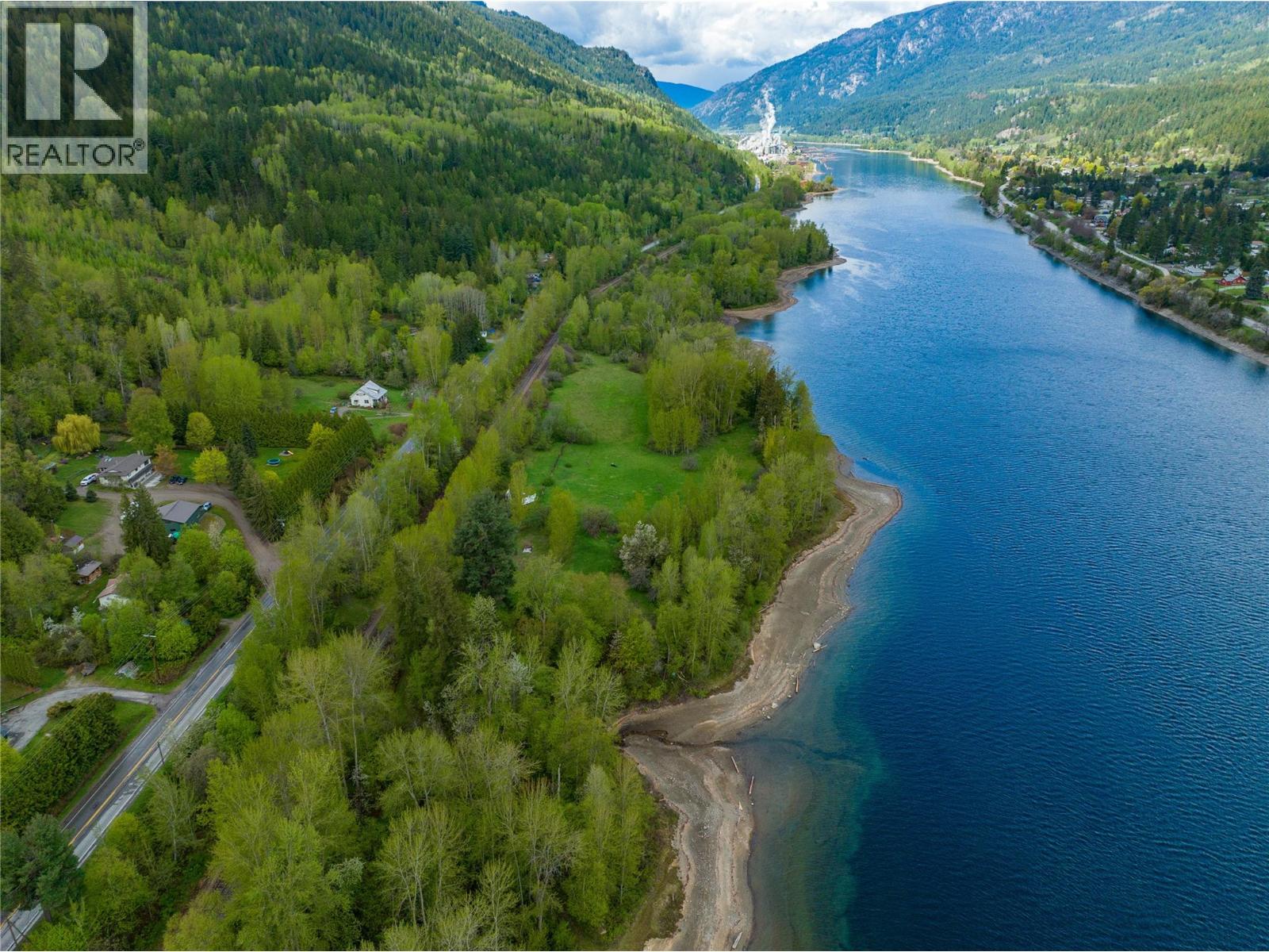 1601 Arrow Lakes Drive, Castlegar, British Columbia  V1N 3N3 - Photo 7 - 10383570