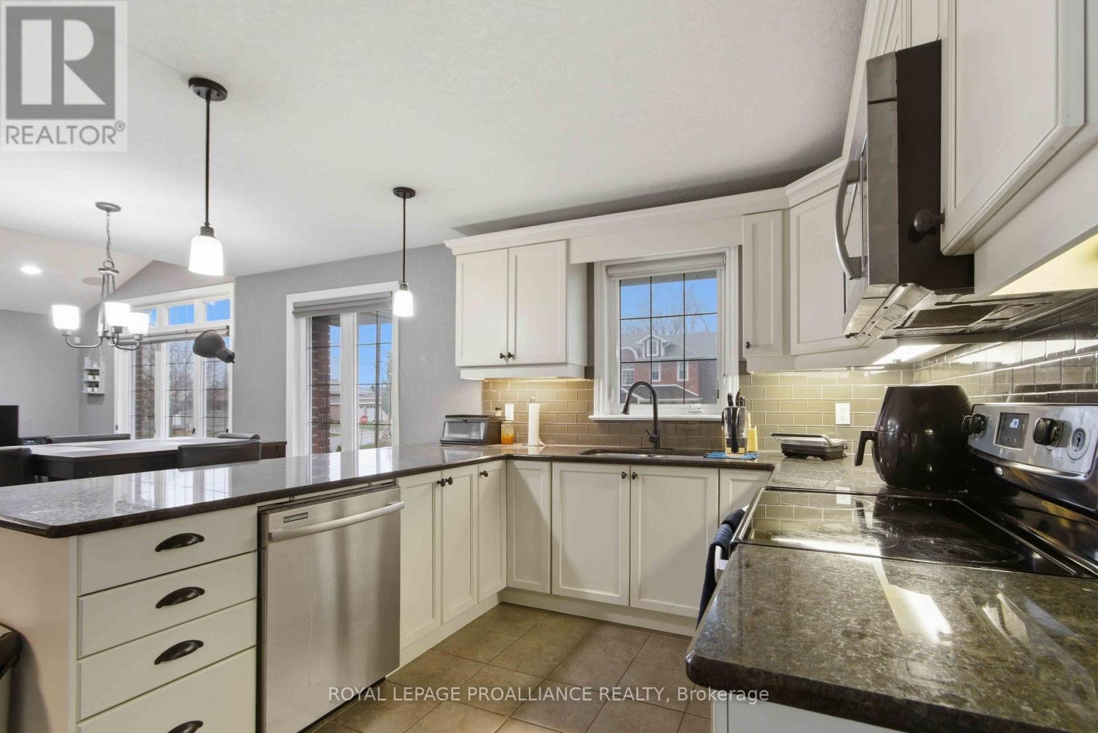 2 Freedom Crescent, Quinte West (Sidney Ward), Ontario  K8V 0C1 - Photo 11 - X13012872