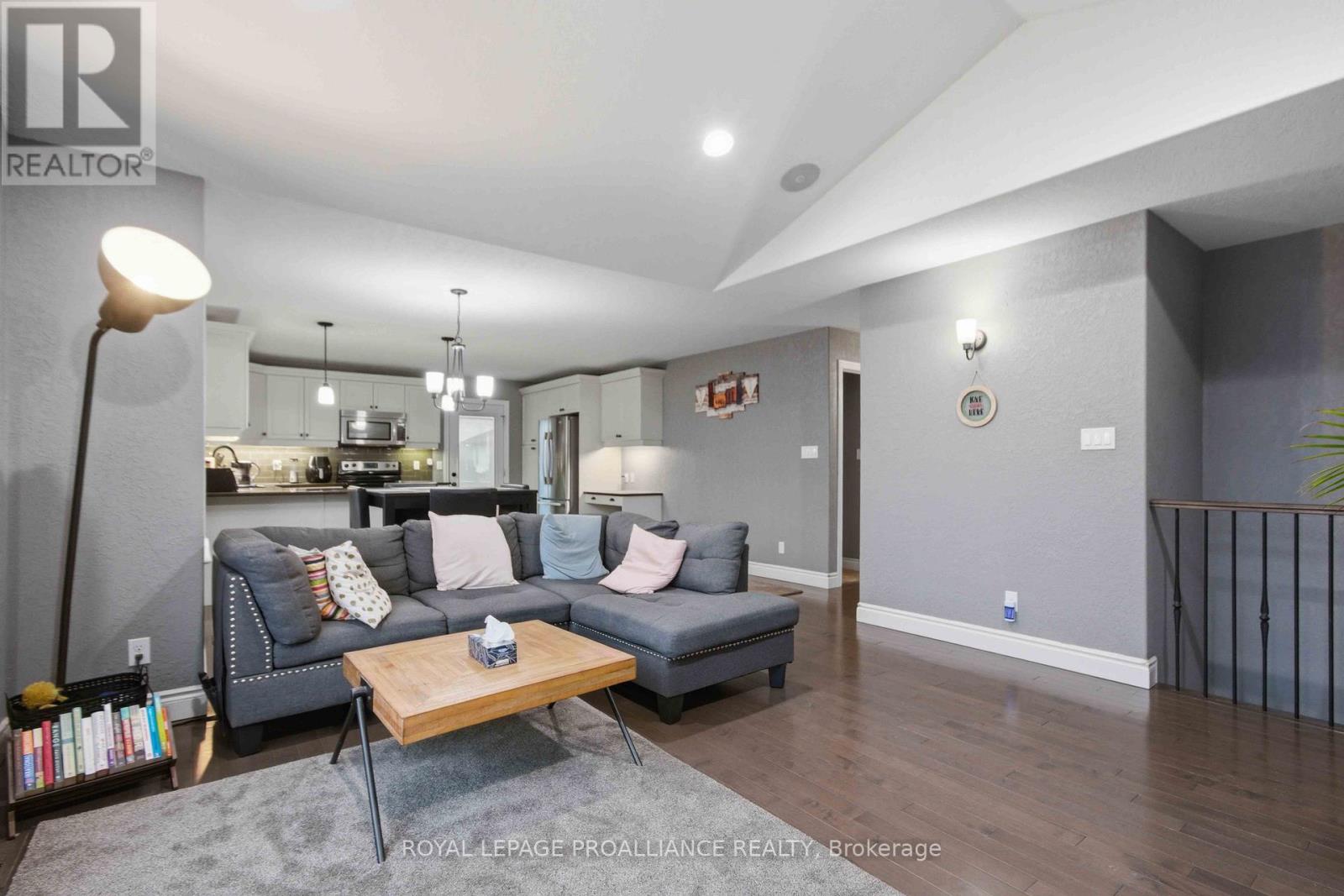 2 Freedom Crescent, Quinte West (Sidney Ward), Ontario  K8V 0C1 - Photo 6 - X13012872