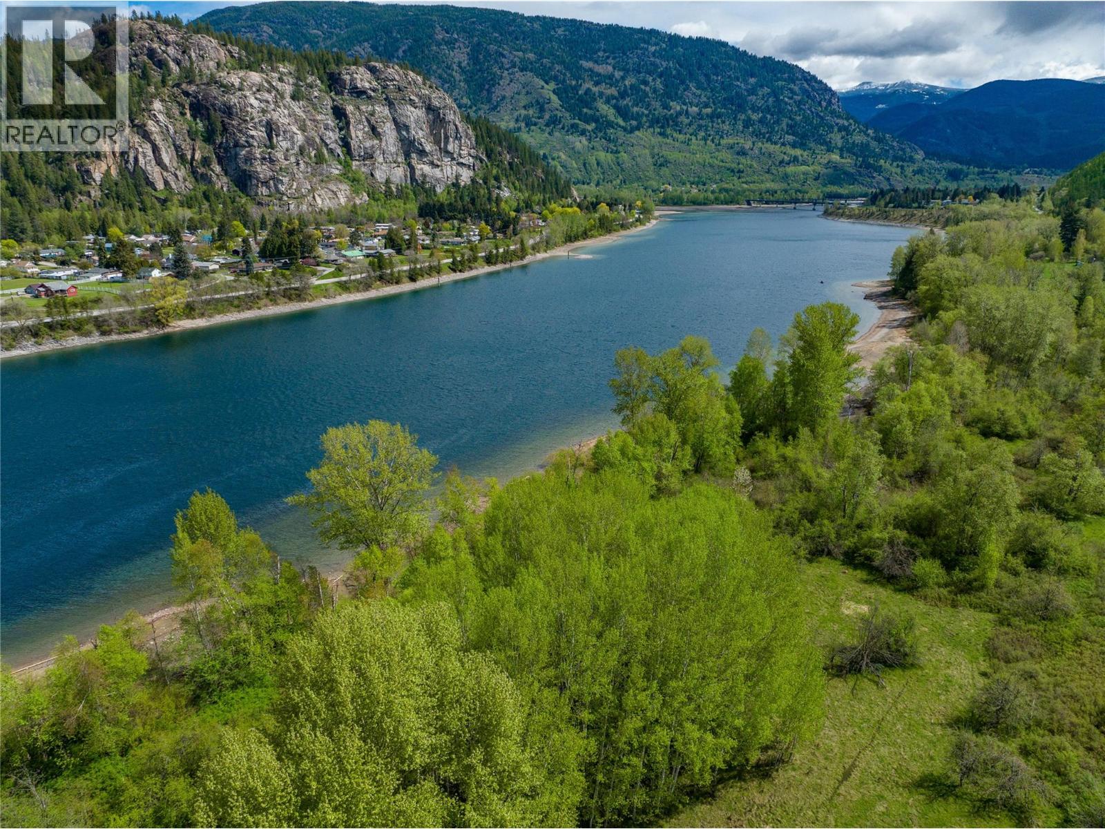 1601 Arrow Lakes Drive, Castlegar, British Columbia  V1N 3N3 - Photo 28 - 10383570