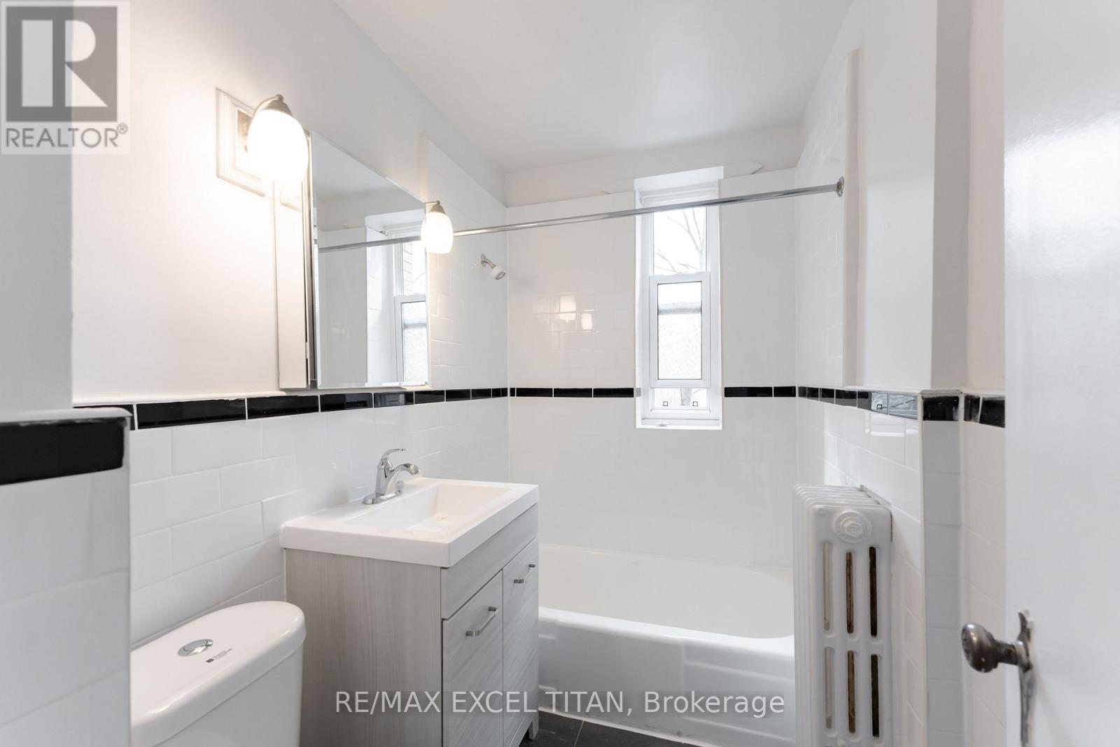 23 - 8 Mallory Gardens, Toronto, Ontario  M4V 2A6 - Photo 14 - C13012732