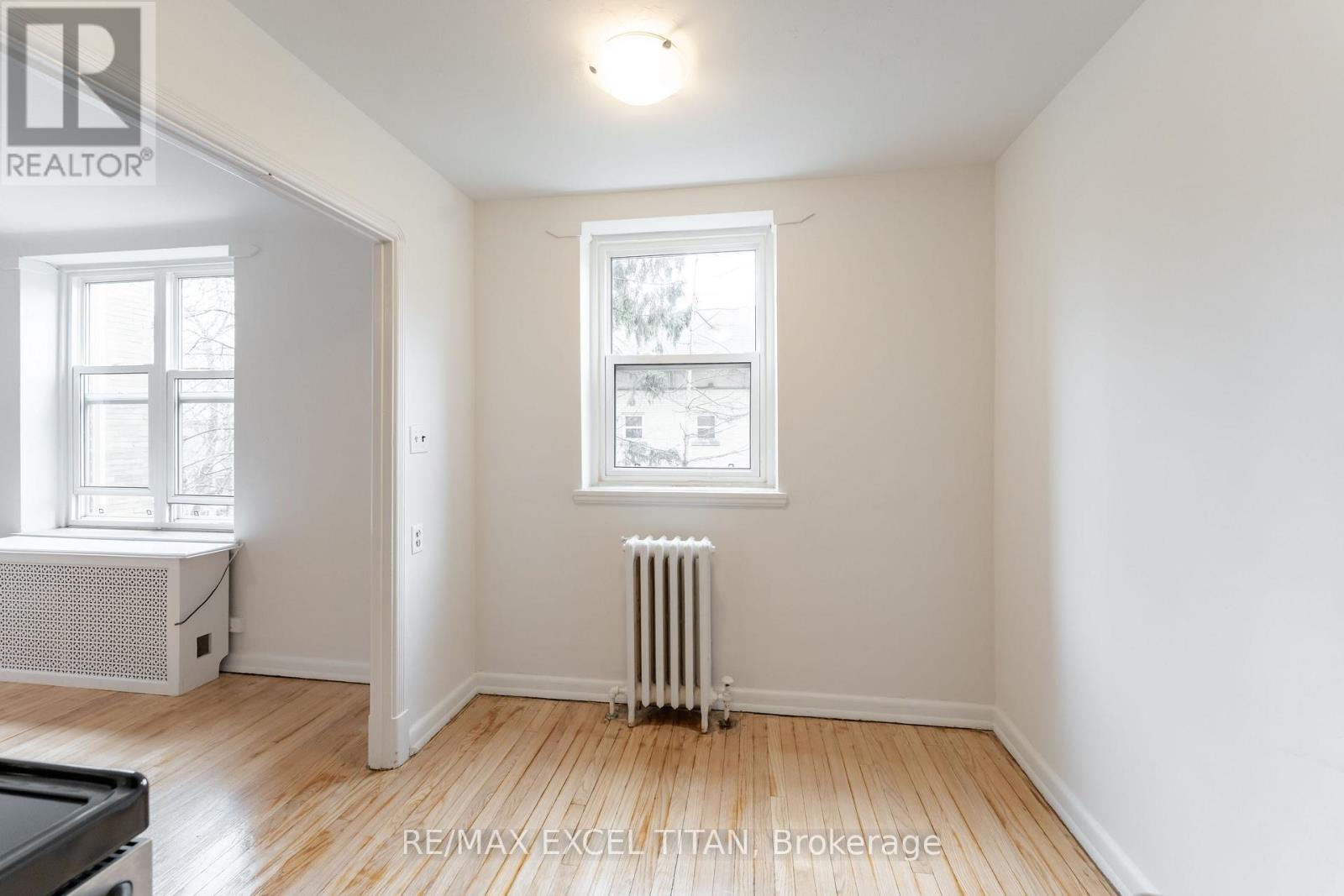 23 - 8 Mallory Gardens, Toronto, Ontario  M4V 2A6 - Photo 4 - C13012732