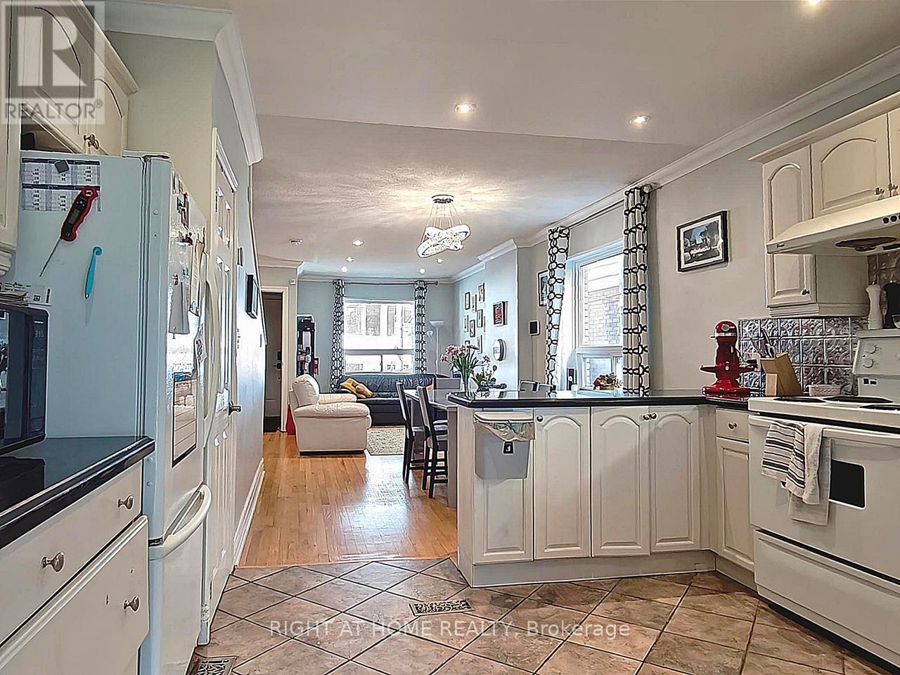 235 Soudan Avenue, Toronto, Ontario  M4S 1W2 - Photo 5 - C13012744