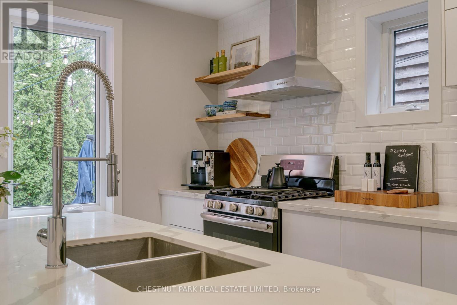 87 Bowmore Road, Toronto, Ontario  M4L 3J1 - Photo 15 - E13012816