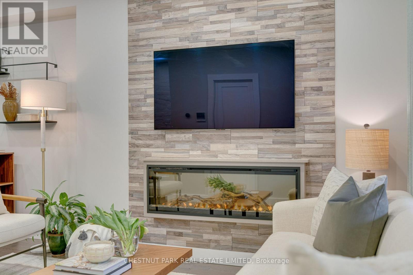 87 Bowmore Road, Toronto, Ontario  M4L 3J1 - Photo 6 - E13012816