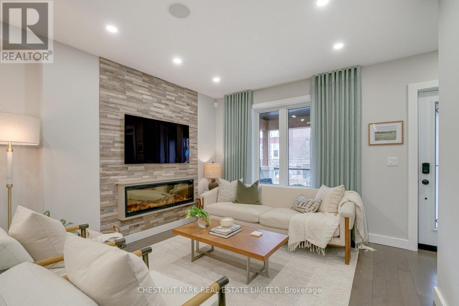 87 Bowmore Road, Toronto, Ontario  M4L 3J1 - Photo 7 - E13012816