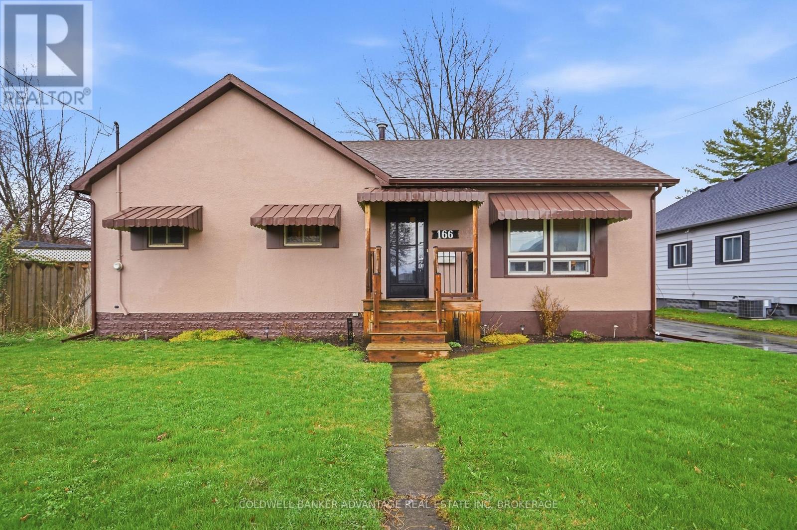 166 Crowland Avenue, Welland, Ontario  L3B 1X3 - Photo 2 - X13012900