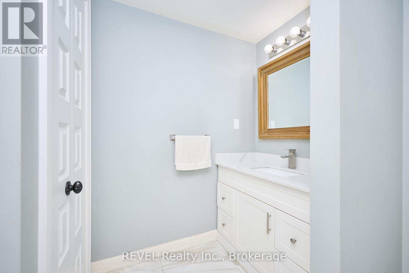 104 Tuliptree Road, Thorold, Ontario  L2V 0A5 - Photo 8 - X13012922