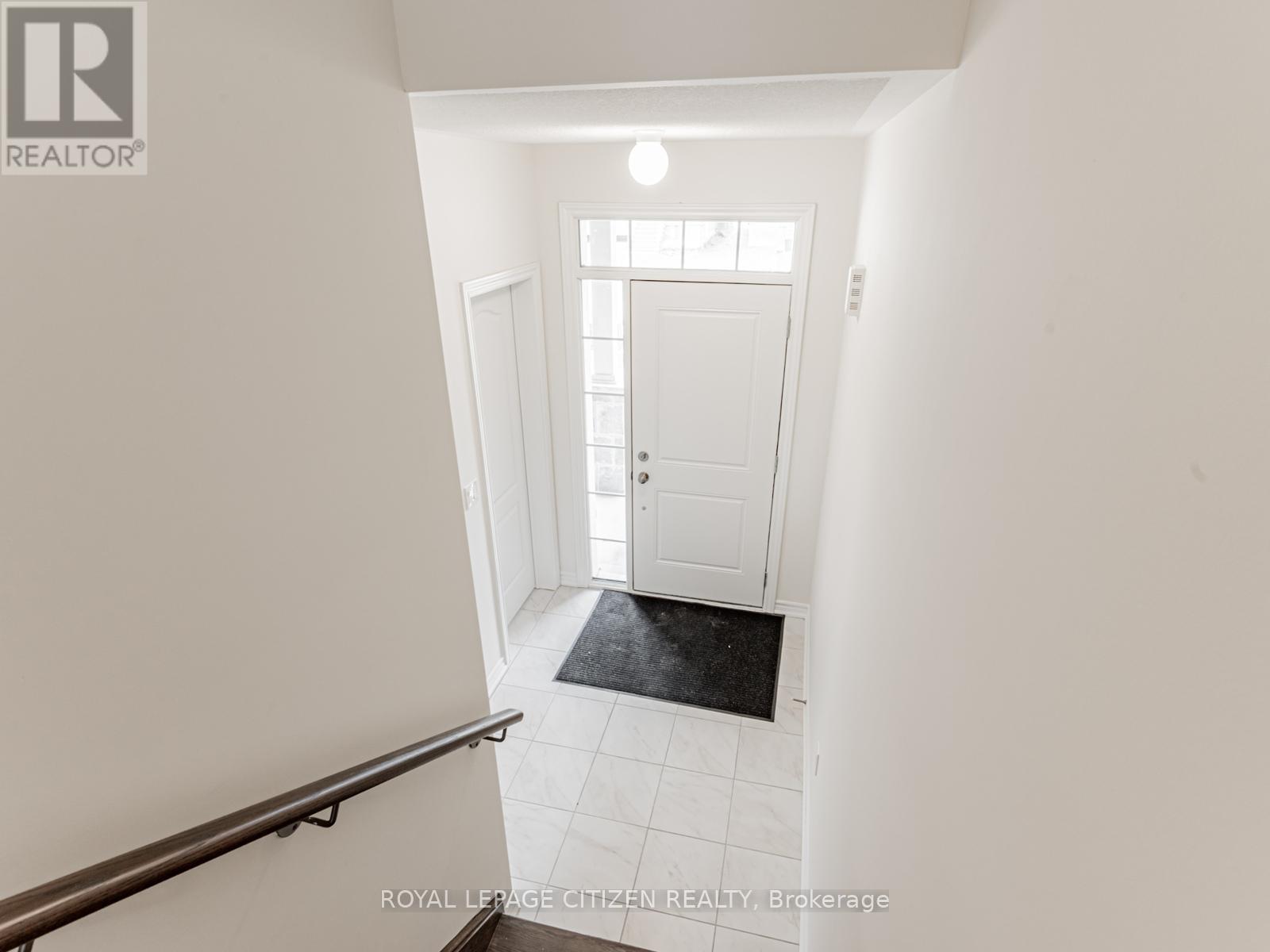 5 Wayne Allision Drive, Georgina, Ontario  L0E 1R0 - Photo 6 - N13012706