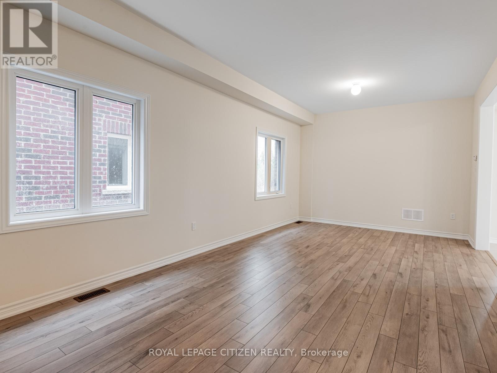 7 Jeanne Pynn Avenue, Georgina, Ontario  L0E 1R0 - Photo 7 - N13012860