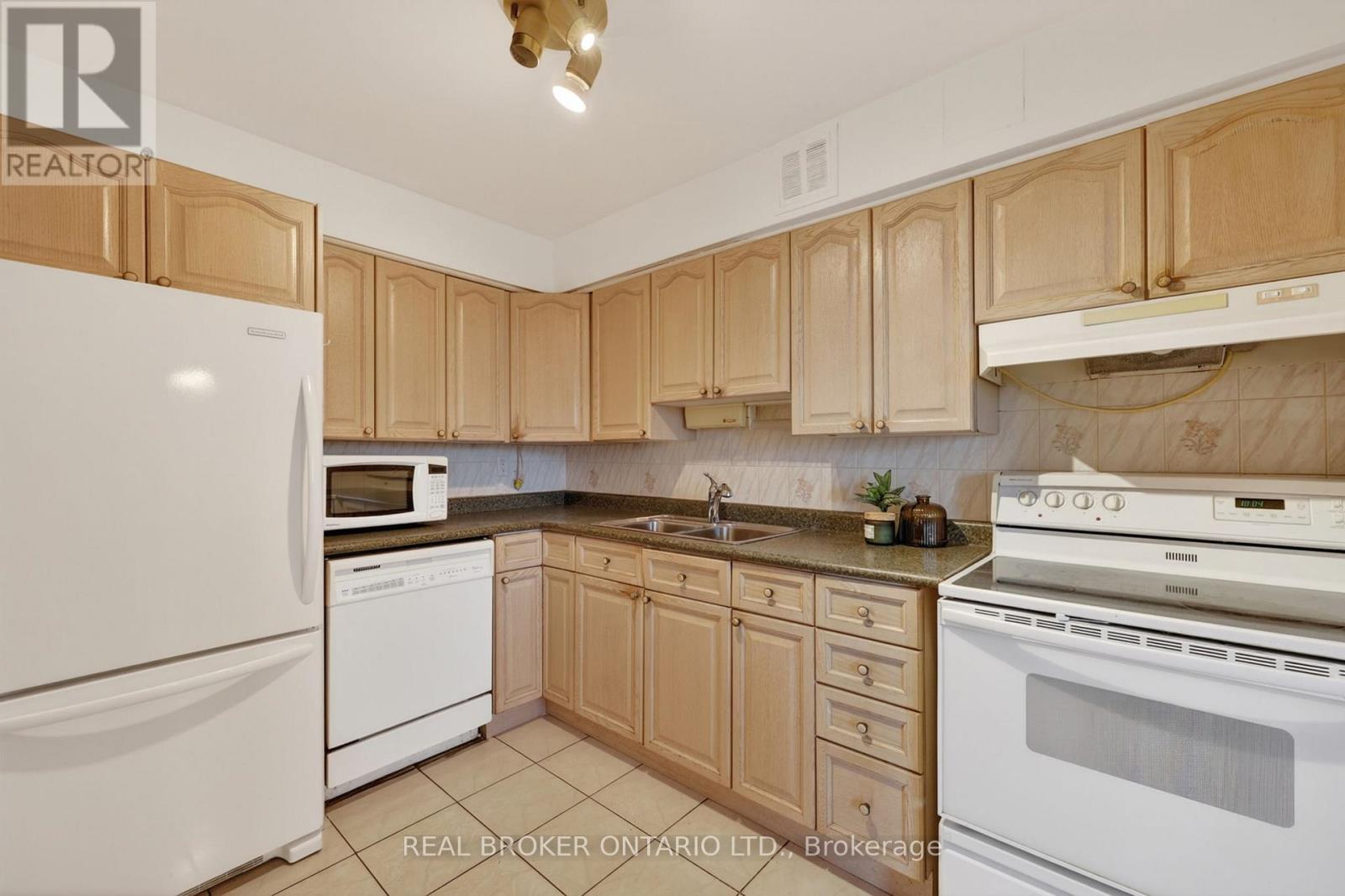 901 - 80 Inverlochy Boulevard, Markham, Ontario  L3T 4P3 - Photo 6 - N13012930