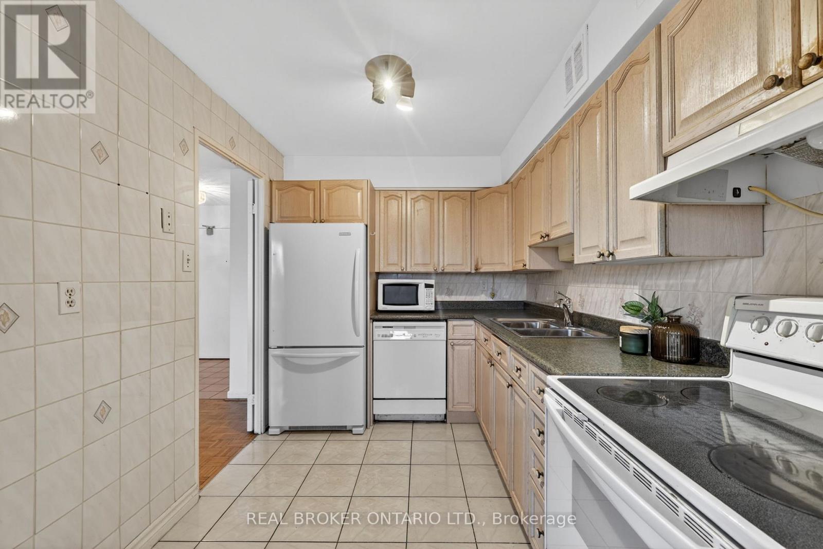 901 - 80 Inverlochy Boulevard, Markham, Ontario  L3T 4P3 - Photo 8 - N13012930