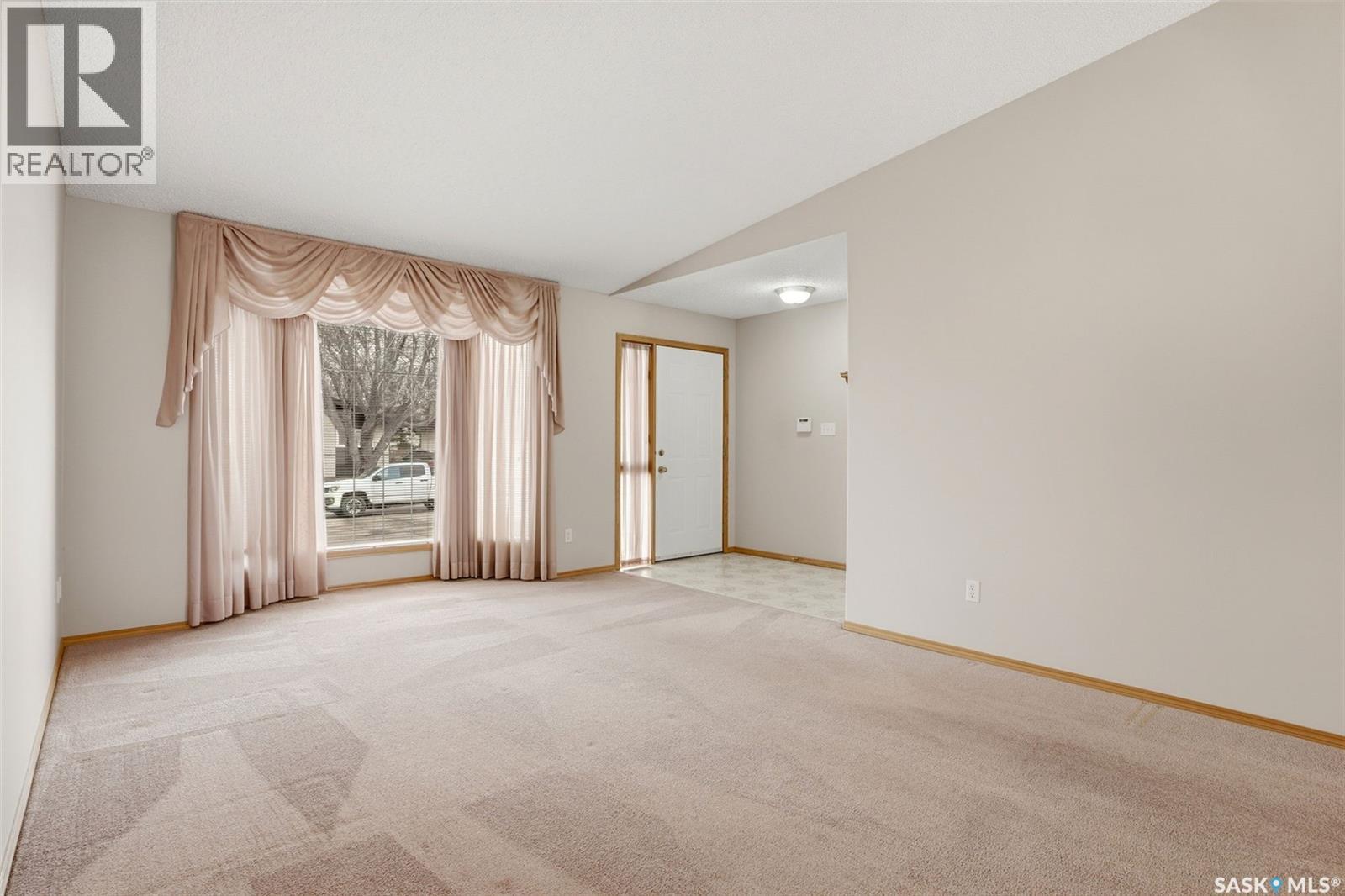 915 Garry Street N, Regina, Saskatchewan  S4X 2R6 - Photo 4 - SK033201