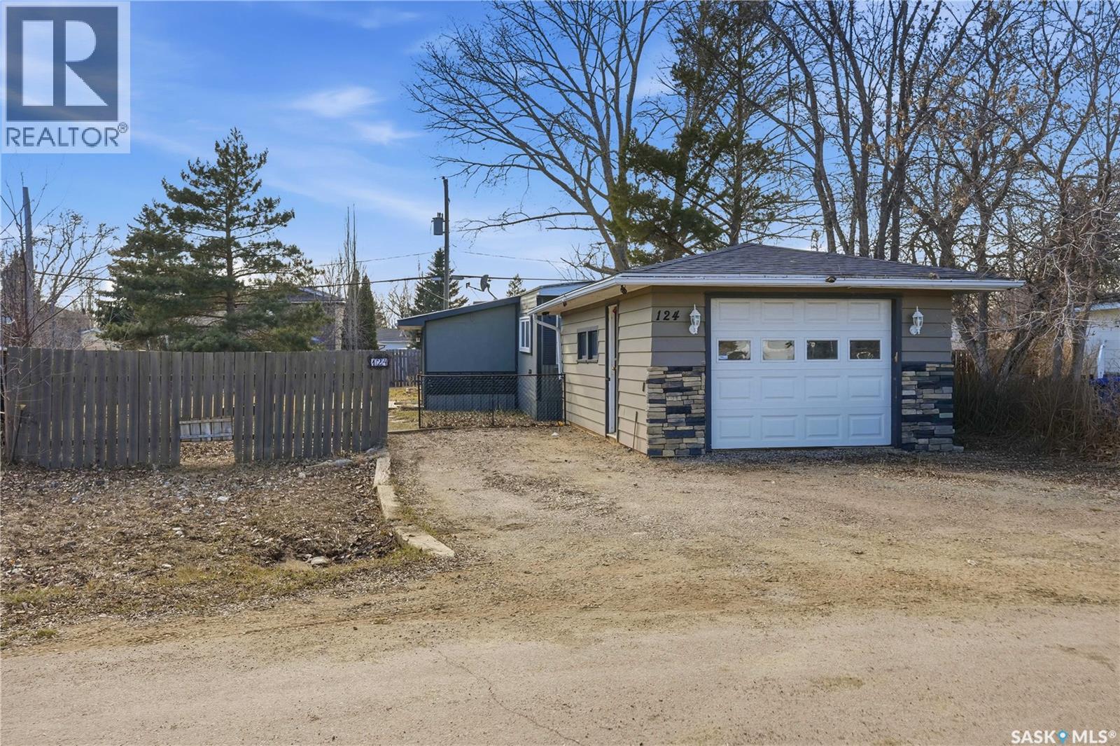 124 Dogwood Street, Caronport, Saskatchewan  S0H 0S0 - Photo 3 - SK033184