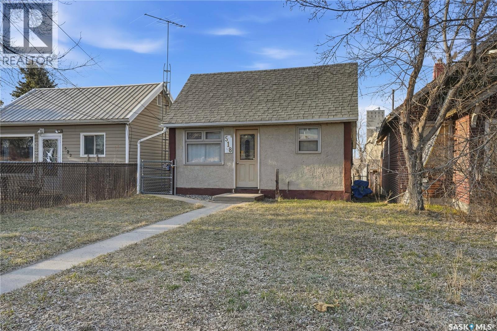 518 Maple Street W, Moose Jaw, Saskatchewan  S6H 4X1 - Photo 2 - SK033175